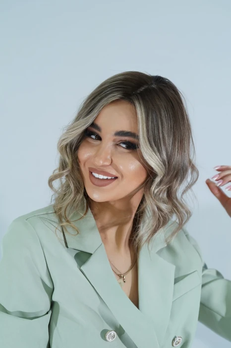 ზედა დანამატი ქერა ბალიაჟით