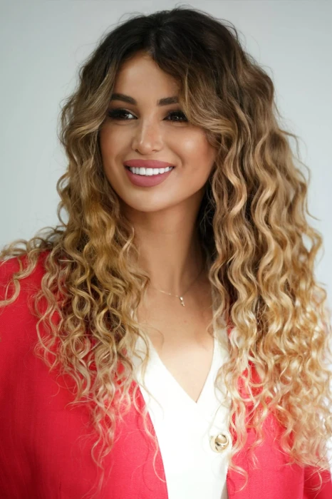 ქერა ხვეული პარიკი